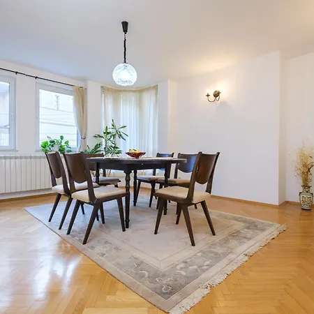 The Hill House Free Parking 別荘 *