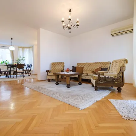 別荘 The Hill House Free Parking プロヴディフ