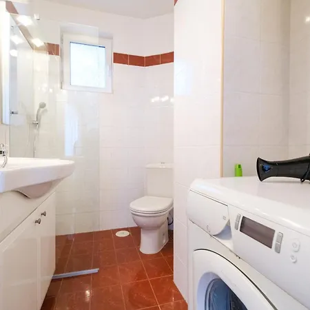 The Hill House Free Parking