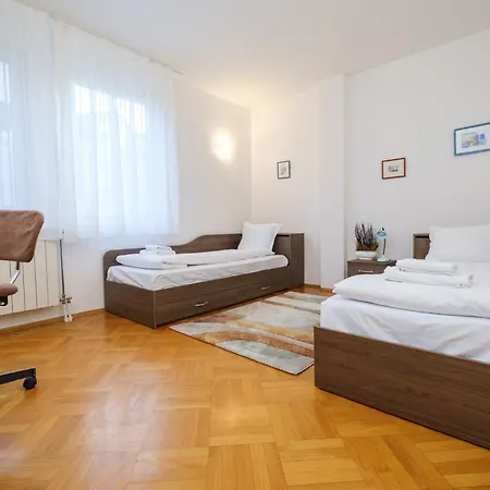 The Hill House Free Parking Hébergement de vacances *