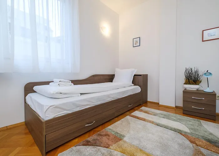 The Hill House Free Parking Feriehus