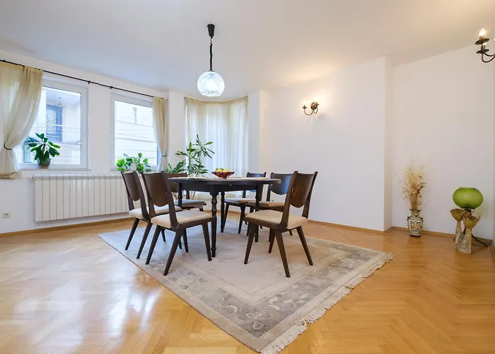 The Hill House Free Parking Feriehus *