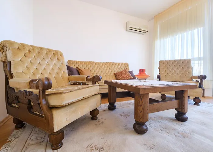 The Hill House Free Parking 度假居