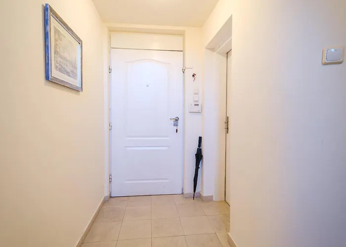 The Hill House Free Parking *