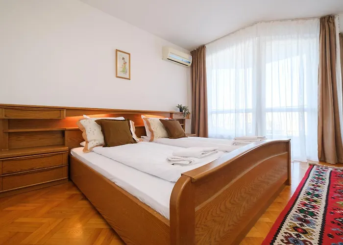 The Hill House Free Parking Feriehus *