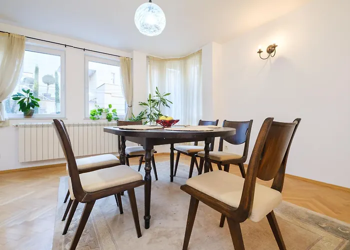 The Hill House Free Parking 度假居 *