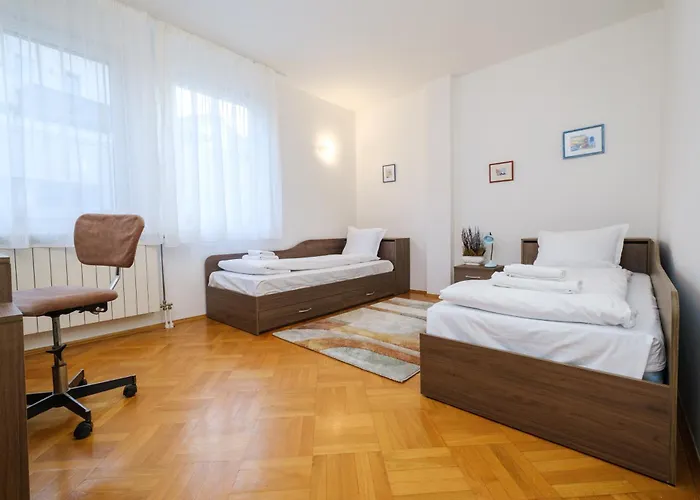 The Hill House Free Parking 度假居 *