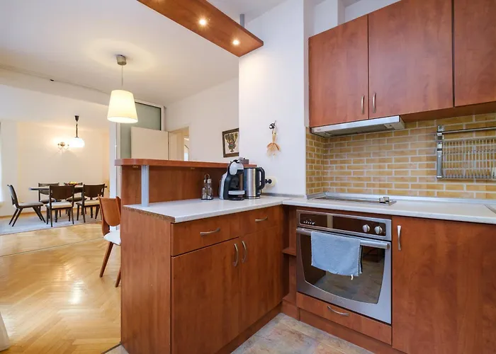 The Hill House Free Parking *